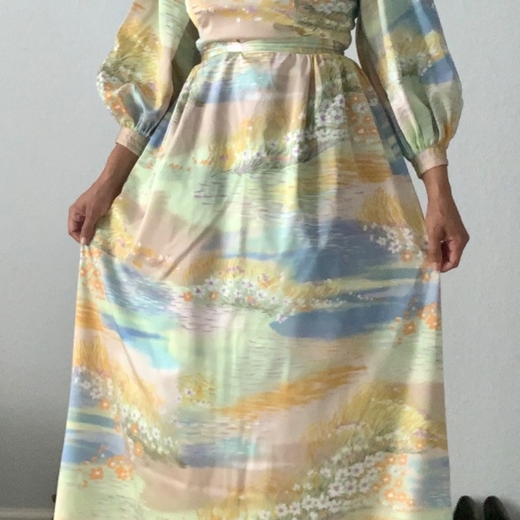 Vintage 1970's Women's Polyester  Long Sleeve Maxi - Picture 2 of 6